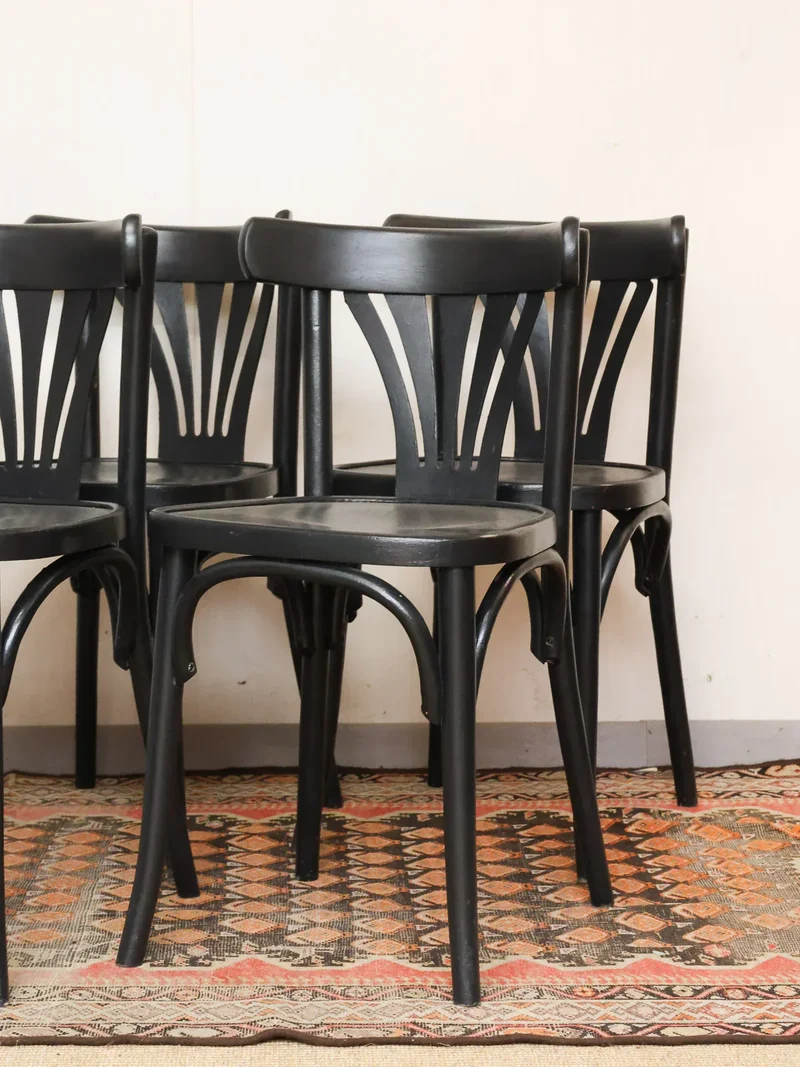 Claude, le lot de 4 chaises de bistrot noires N°1113