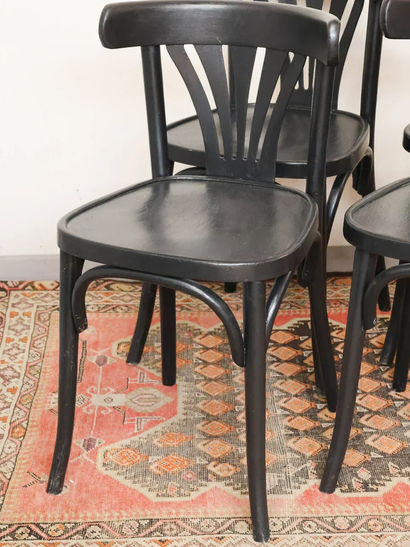 Claude, le lot de 4 chaises de bistrot noires N°1113