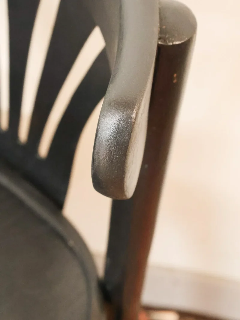 Claude, le lot de 4 chaises de bistrot noires N°1113