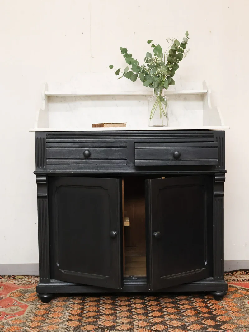 Gilbert, le buffet noir en bois et marbre N°878
