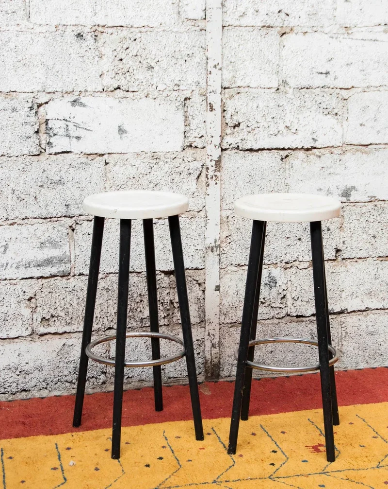 Pierre, la paire de tabouret de bar noirs N°43