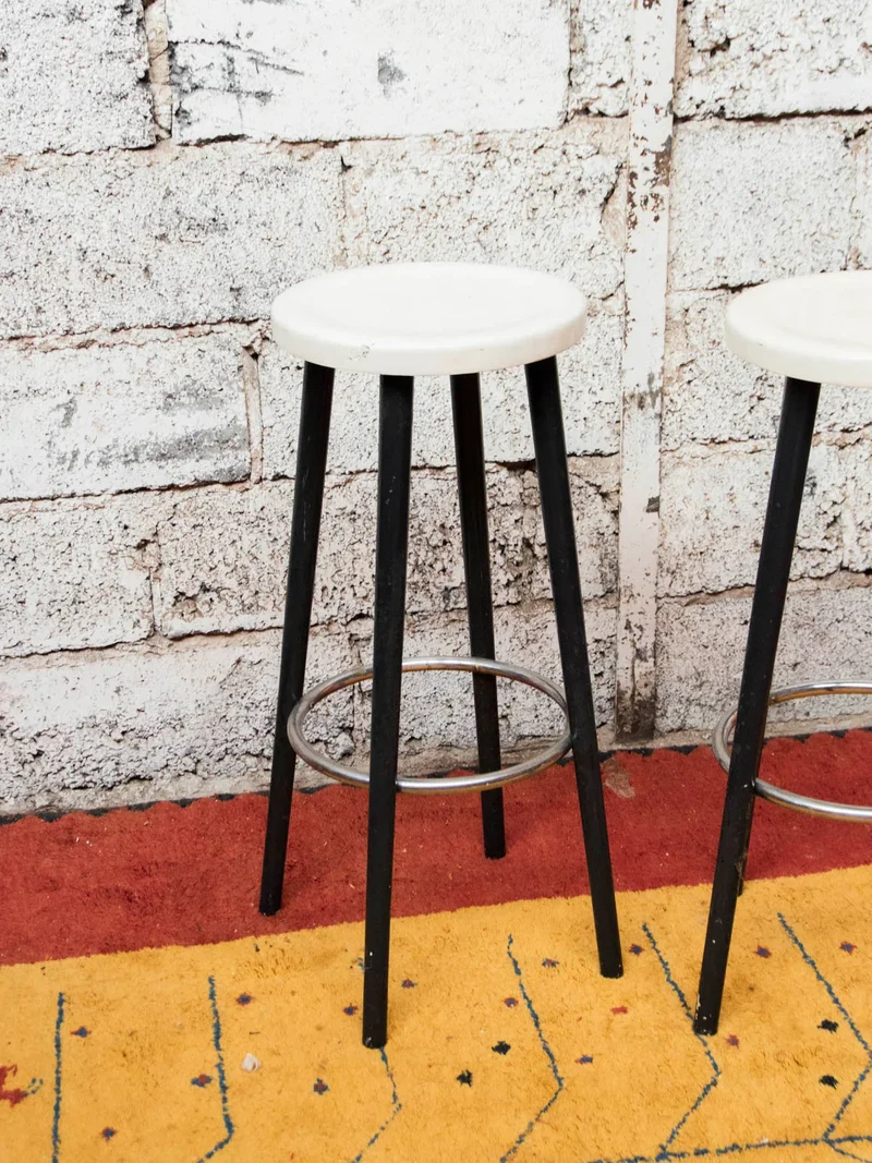 Pierre, la paire de tabouret de bar noirs N°43