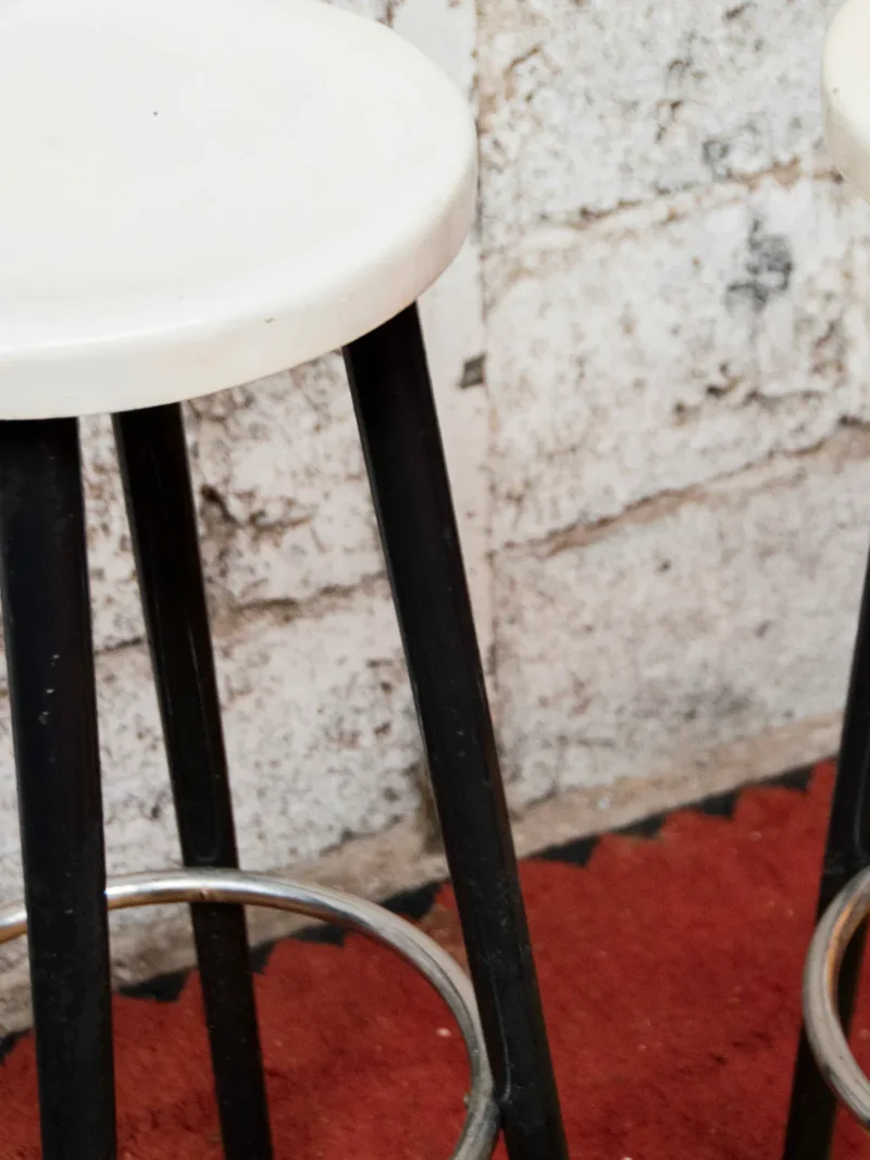 Pierre, la paire de tabouret de bar noirs N°43