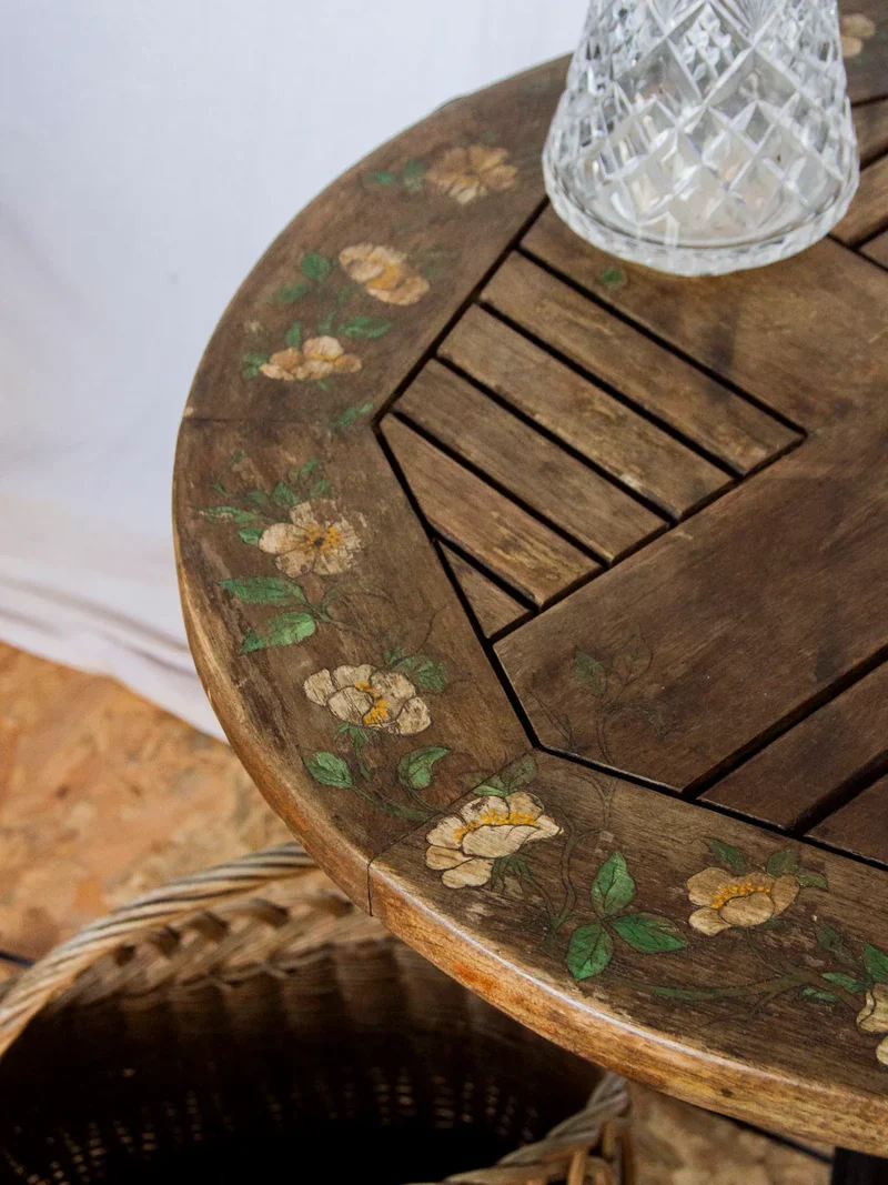 Denise, la table à manger bistro romantique en bois N°102