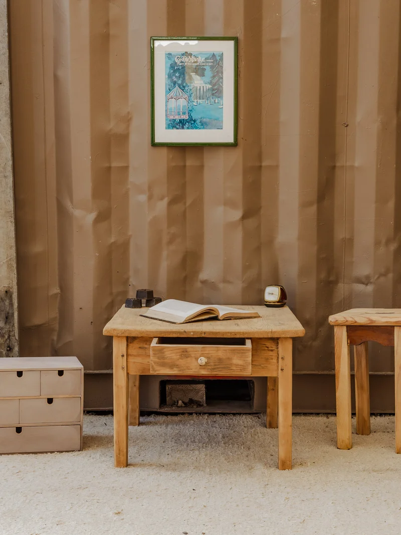 Francine, la table d'appoint en bois N°820