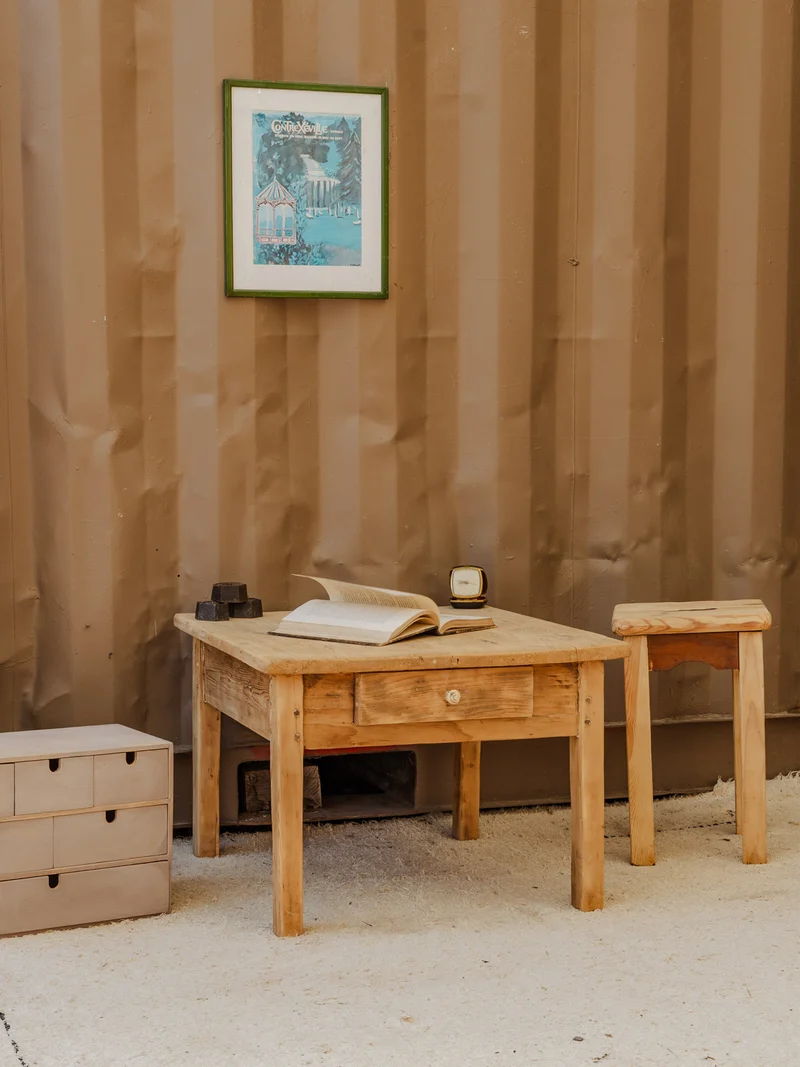 Francine, la table d'appoint en bois N°820