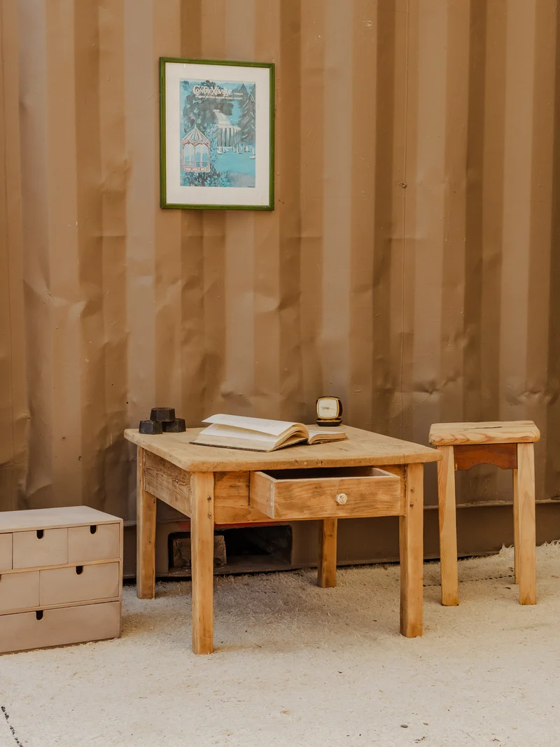 Francine, la table d'appoint en bois N°820