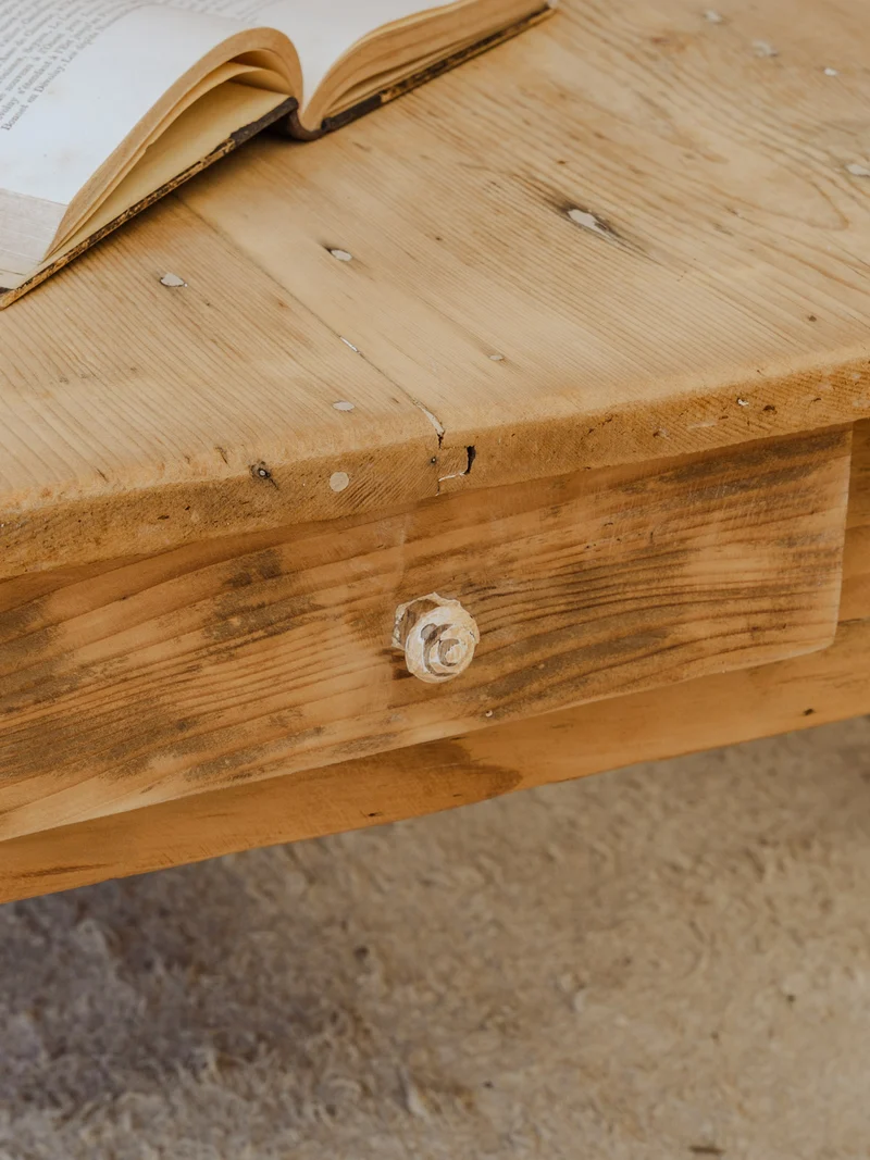 Francine, la table d'appoint en bois N°820