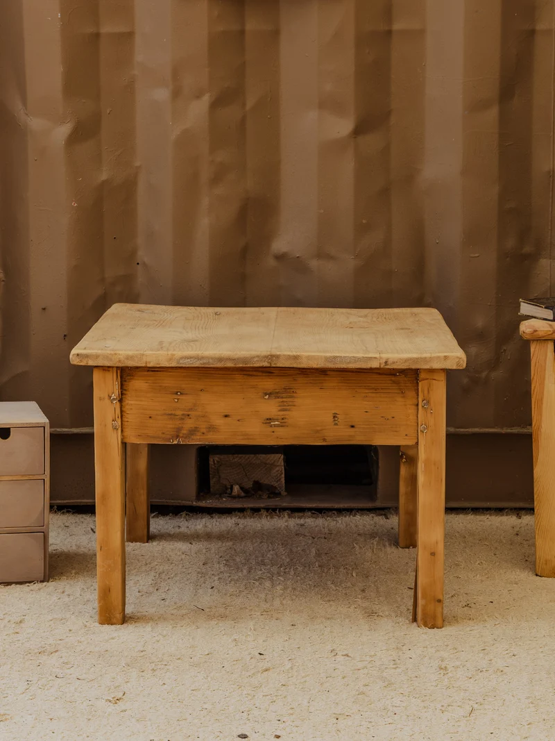 Francine, la table d'appoint en bois N°820