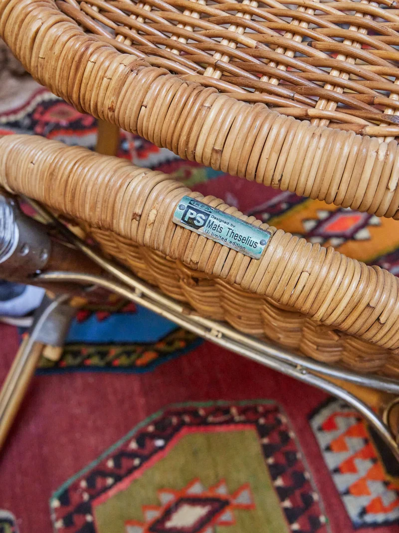 Ernest, la paire de fauteuils en osier N°819