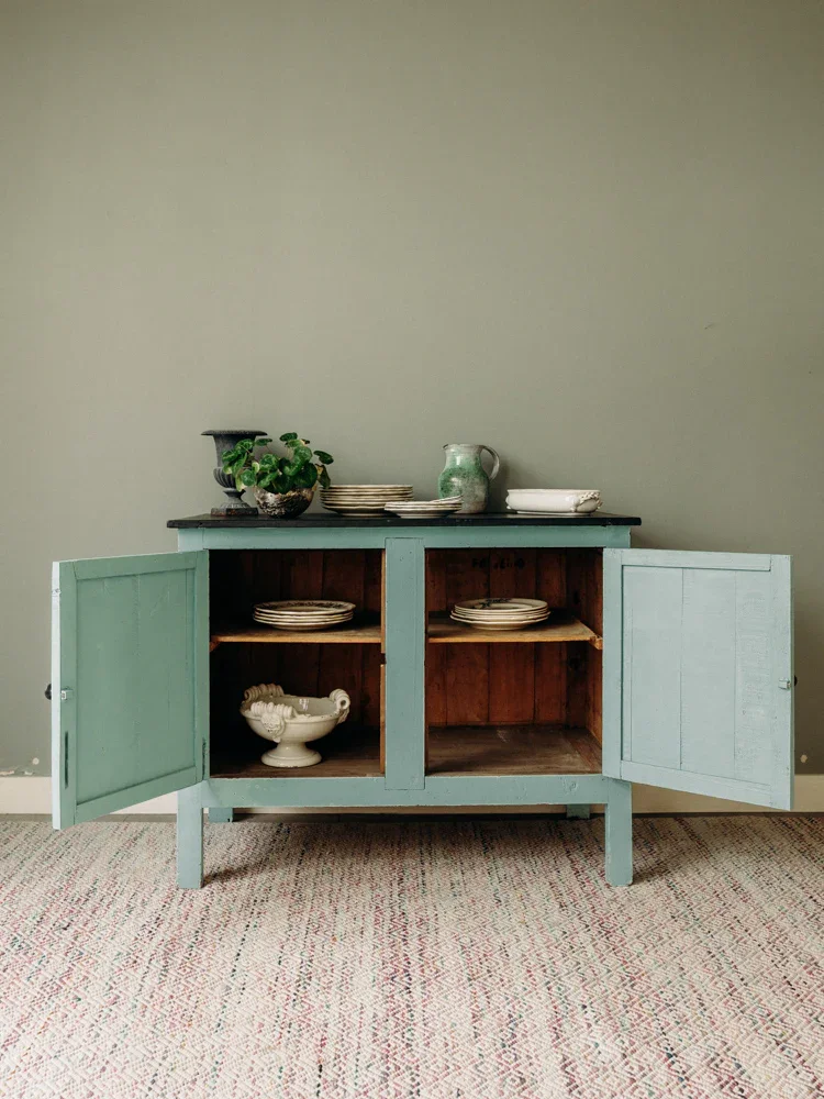 Gilbert, le buffet en bois bleu clair N°814