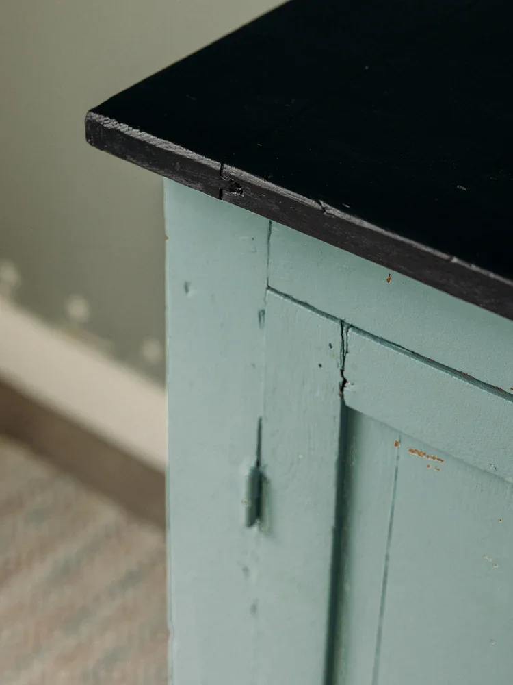 Gilbert, le buffet en bois bleu clair N°814
