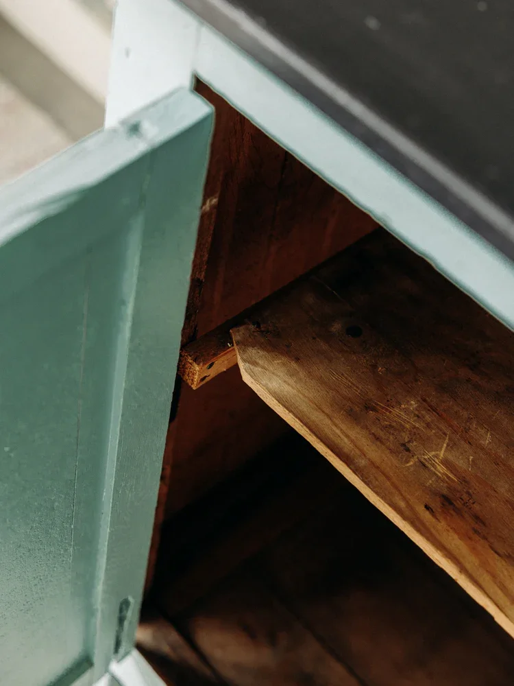 Gilbert, le buffet en bois bleu clair N°814