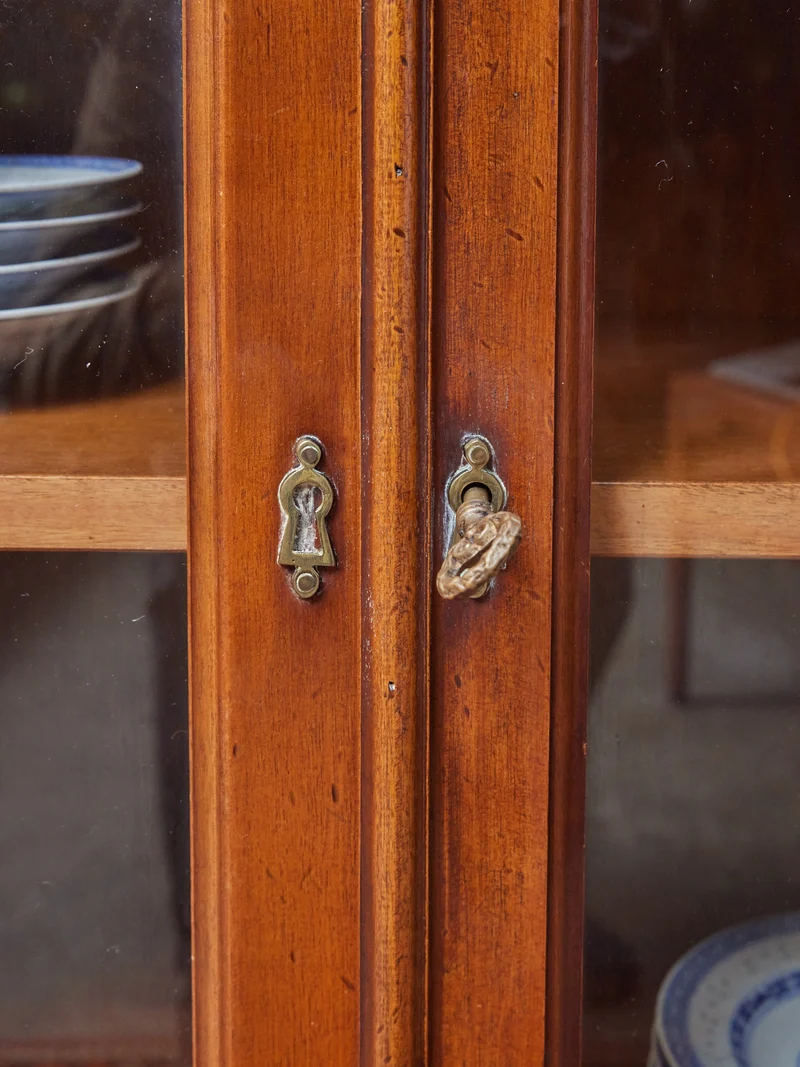 Victoria, la vitrine de style Louis XVI en bois N°192