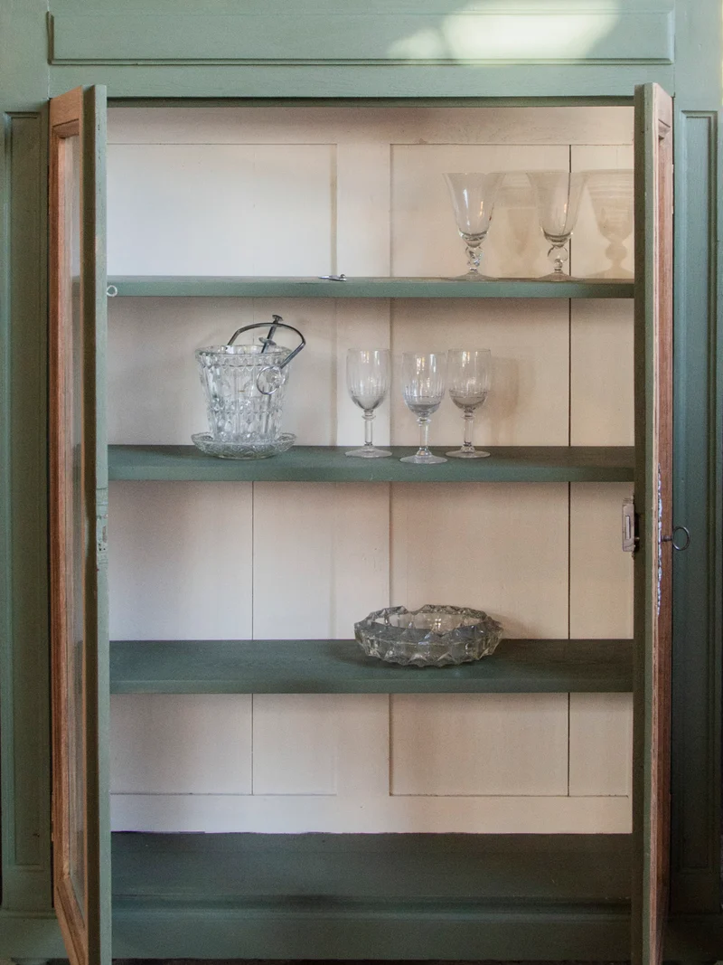 Victoria, la petite vitrine en bois N°176