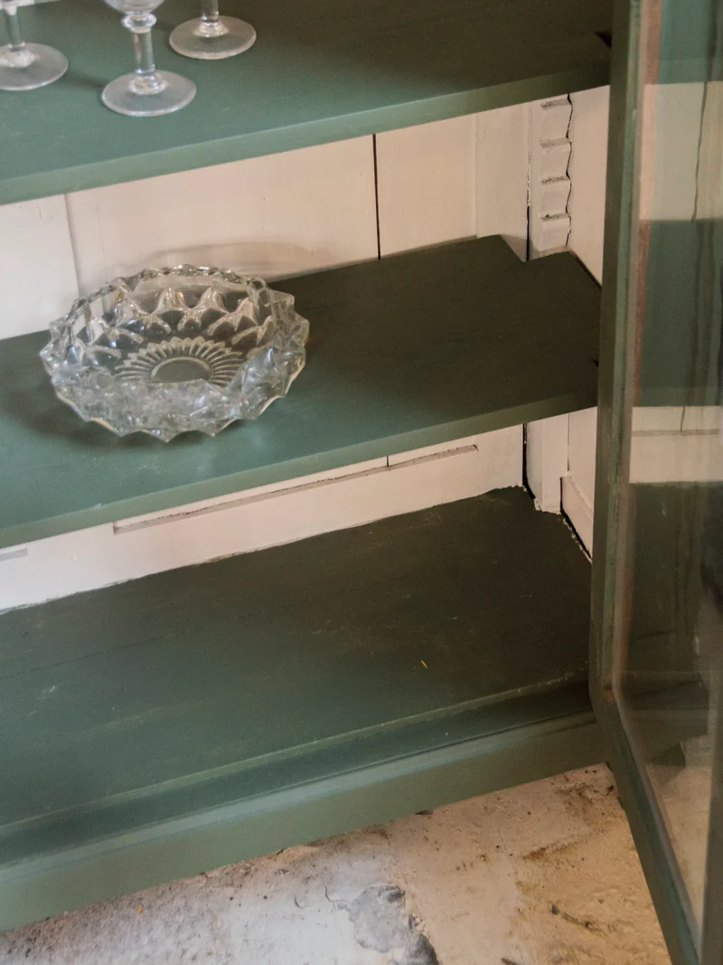 Victoria, la petite vitrine en bois N°176