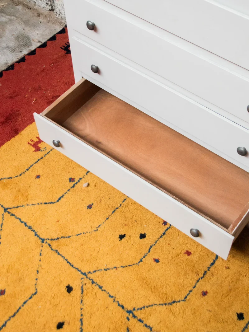 Olga, la commode en bois blanche N°416