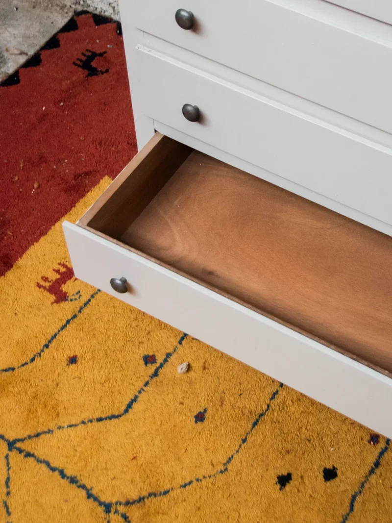 Olga, la commode en bois blanche N°416