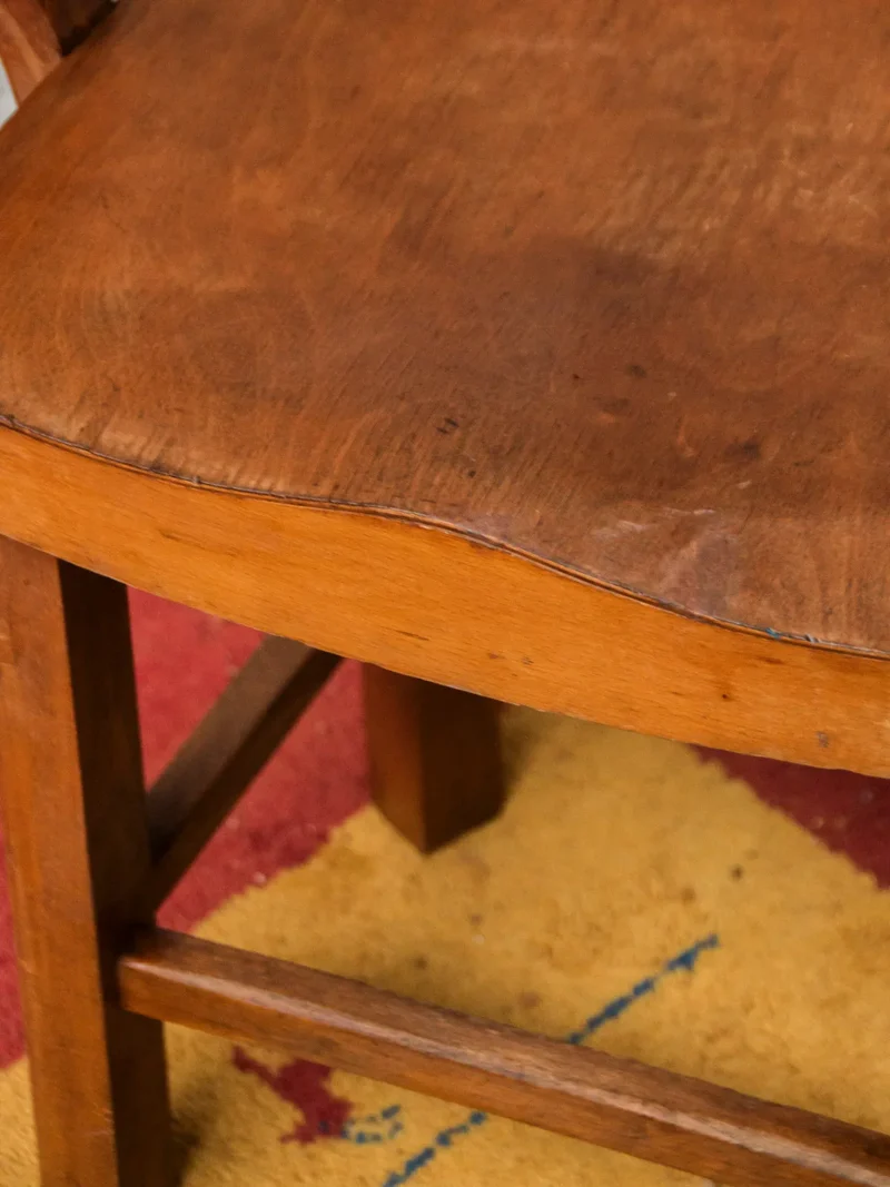 Ernest, le fauteuil incurvé en bois foncé N°781
