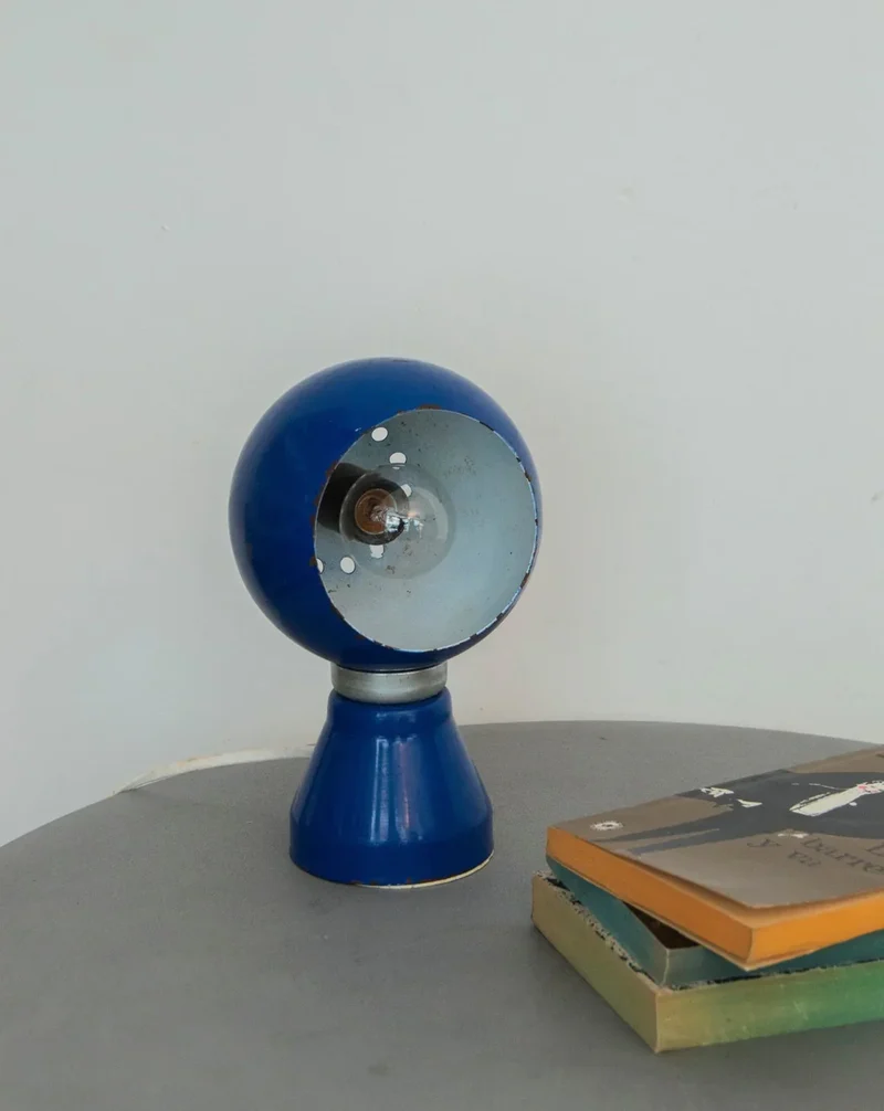 Julia, la lampe en métal bleu foncé N°861