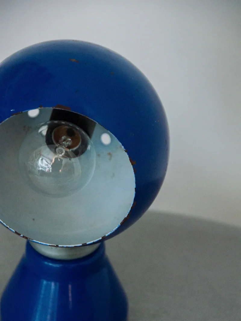 Julia, la lampe en métal bleu foncé N°861