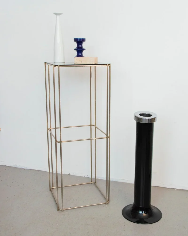 Hanna, la table d'appoint en verre et métal N°1260