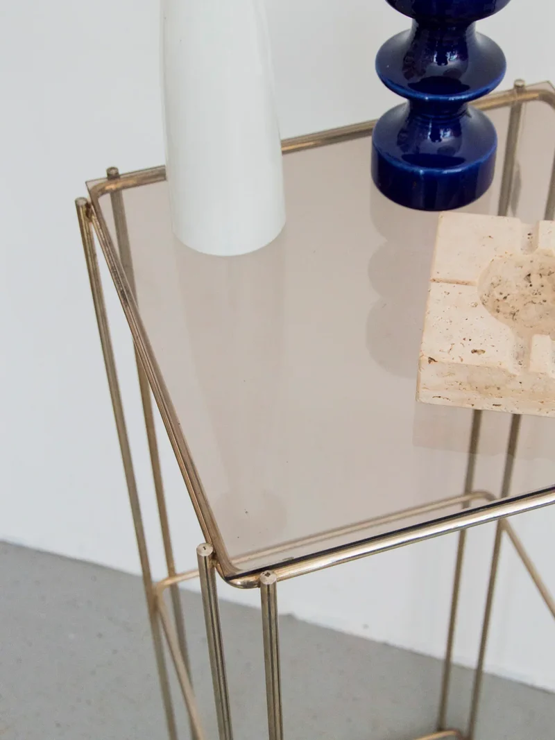 Hanna, la table d'appoint en verre et métal N°1260
