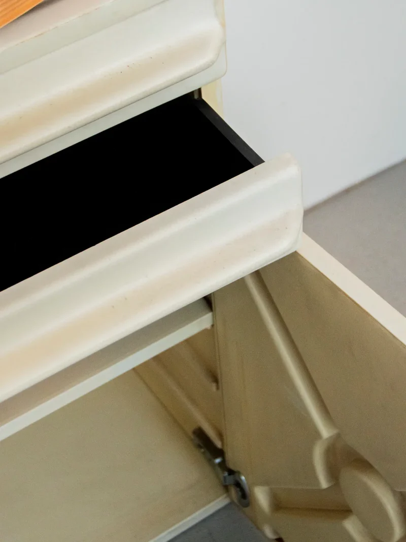 Olga, la commode contemporaine en plastique N°418