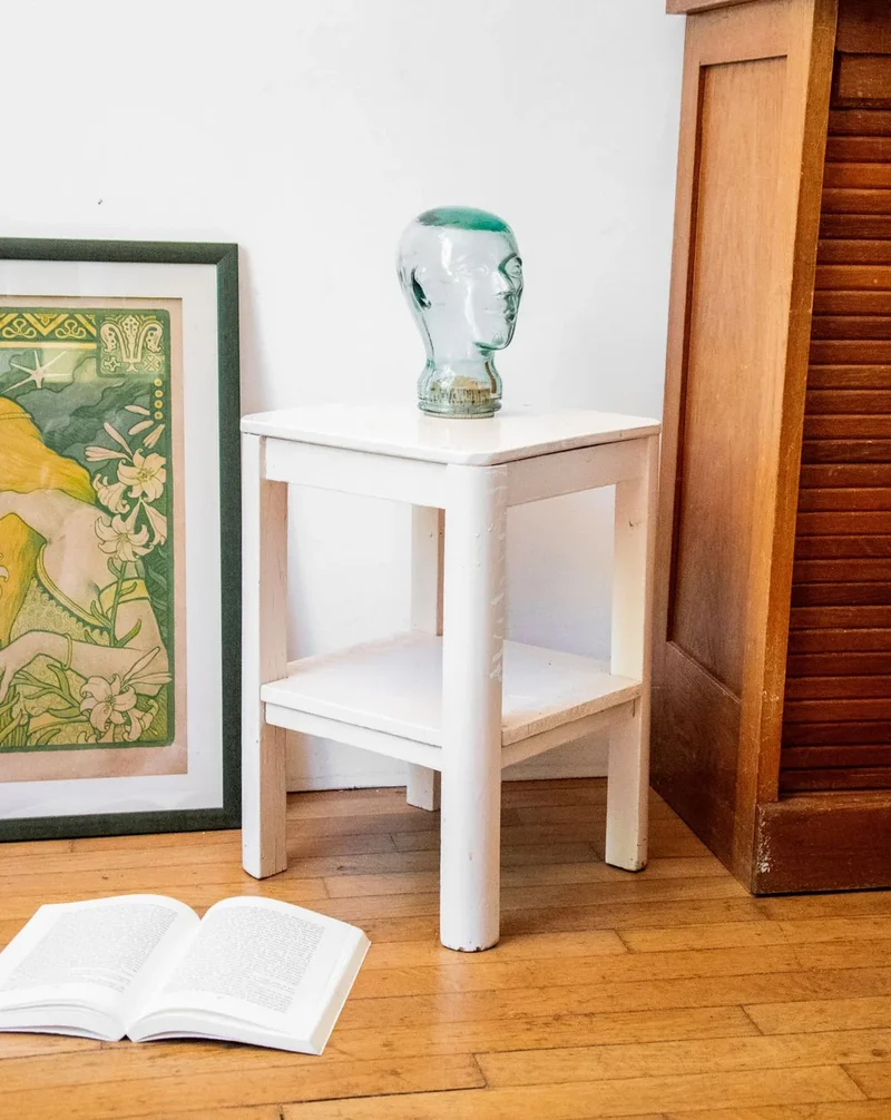 Regis, le tabouret blanc en bois N°910