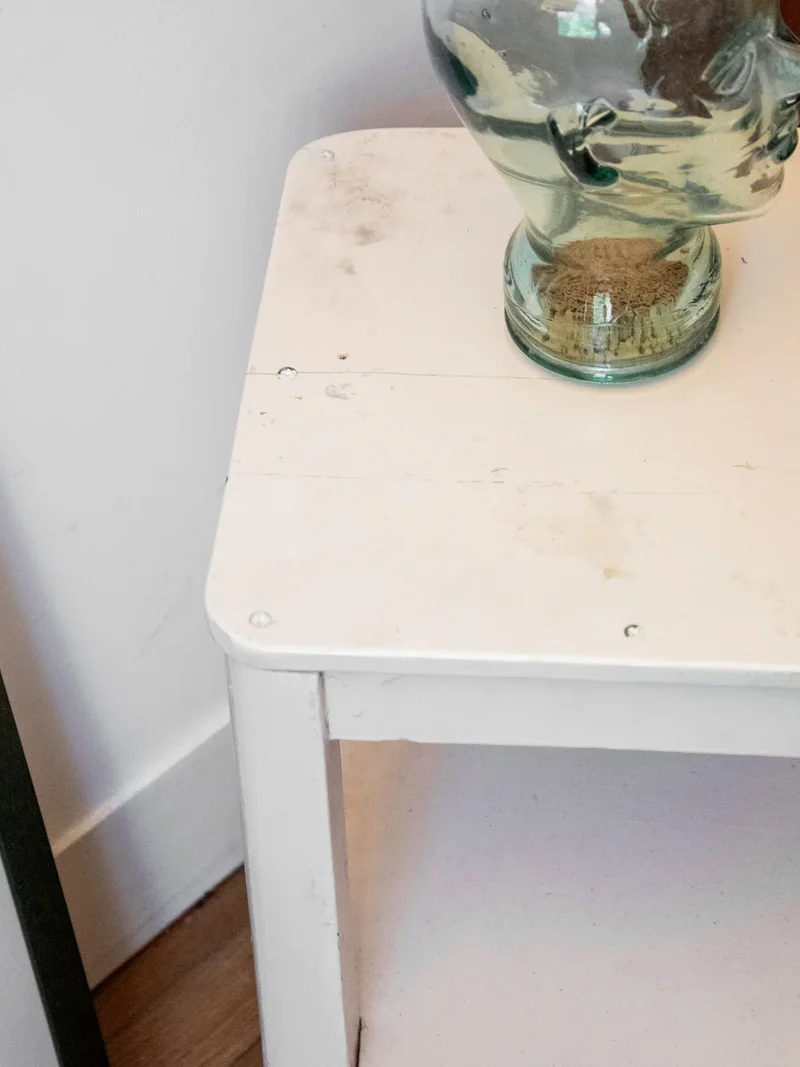 Regis, le tabouret blanc en bois N°910