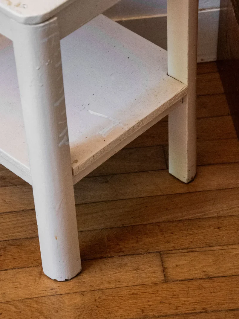Regis, le tabouret blanc en bois N°910