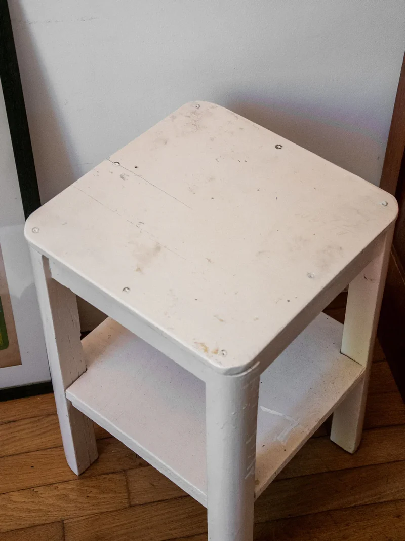 Regis, le tabouret blanc en bois N°910