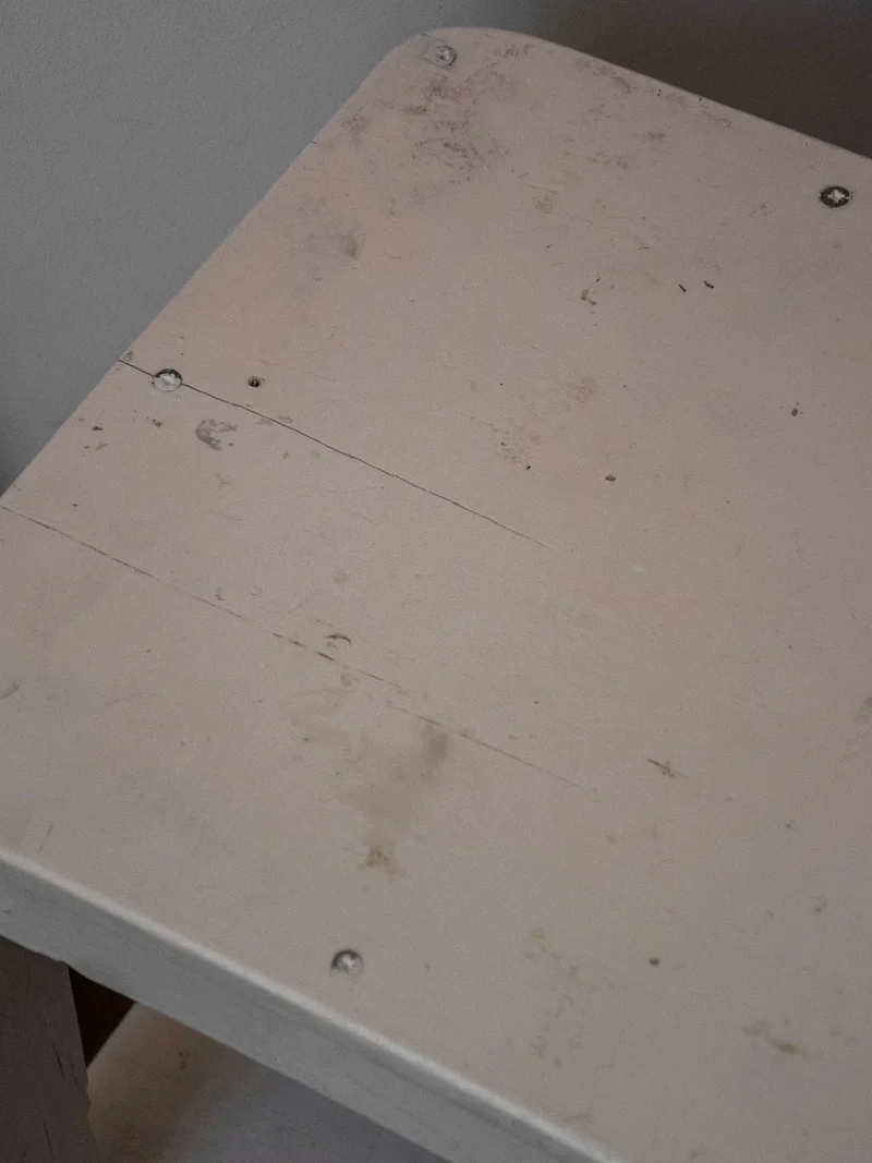 Regis, le tabouret blanc en bois N°910