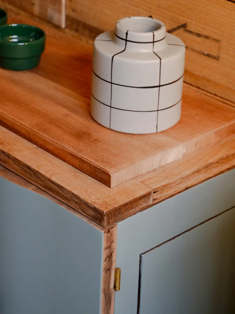 Odile, la table de chevet en chêne N°1238
