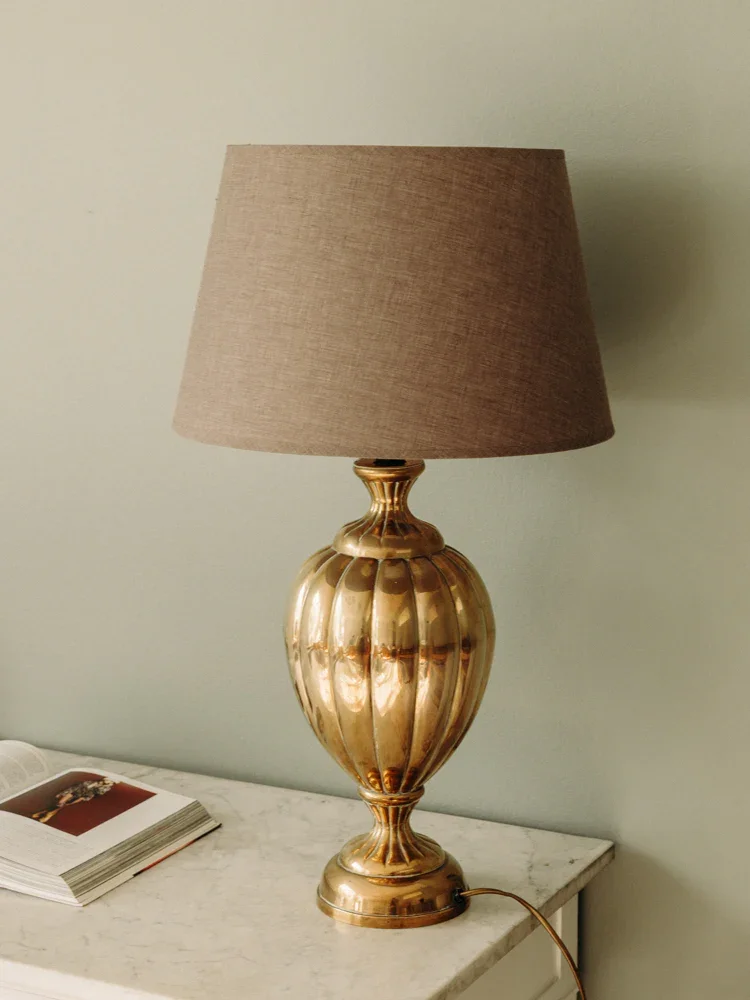 Suzanne, la lampe en laiton au charme ancien N°526