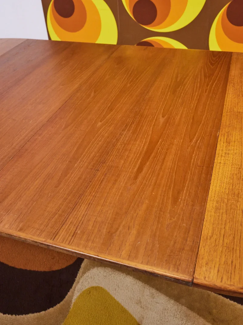 Karla, la table à manger scandinave en bois N°1125