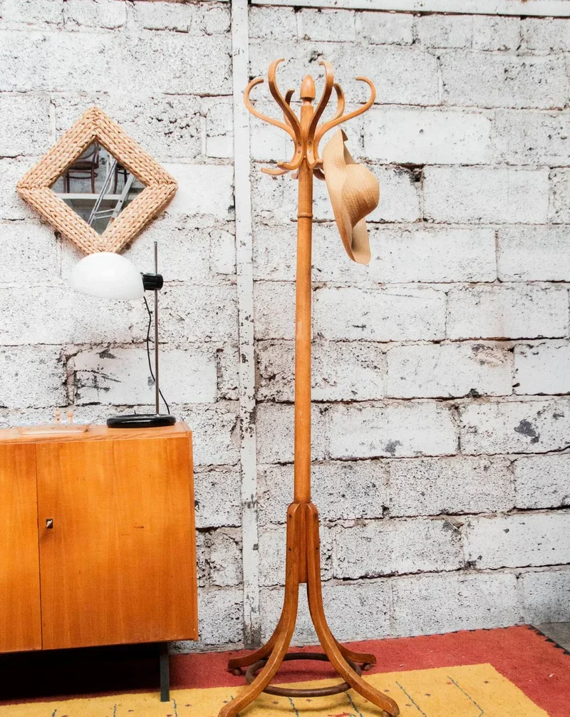 Max, le porte-manteau perroquet en bois clair N°296