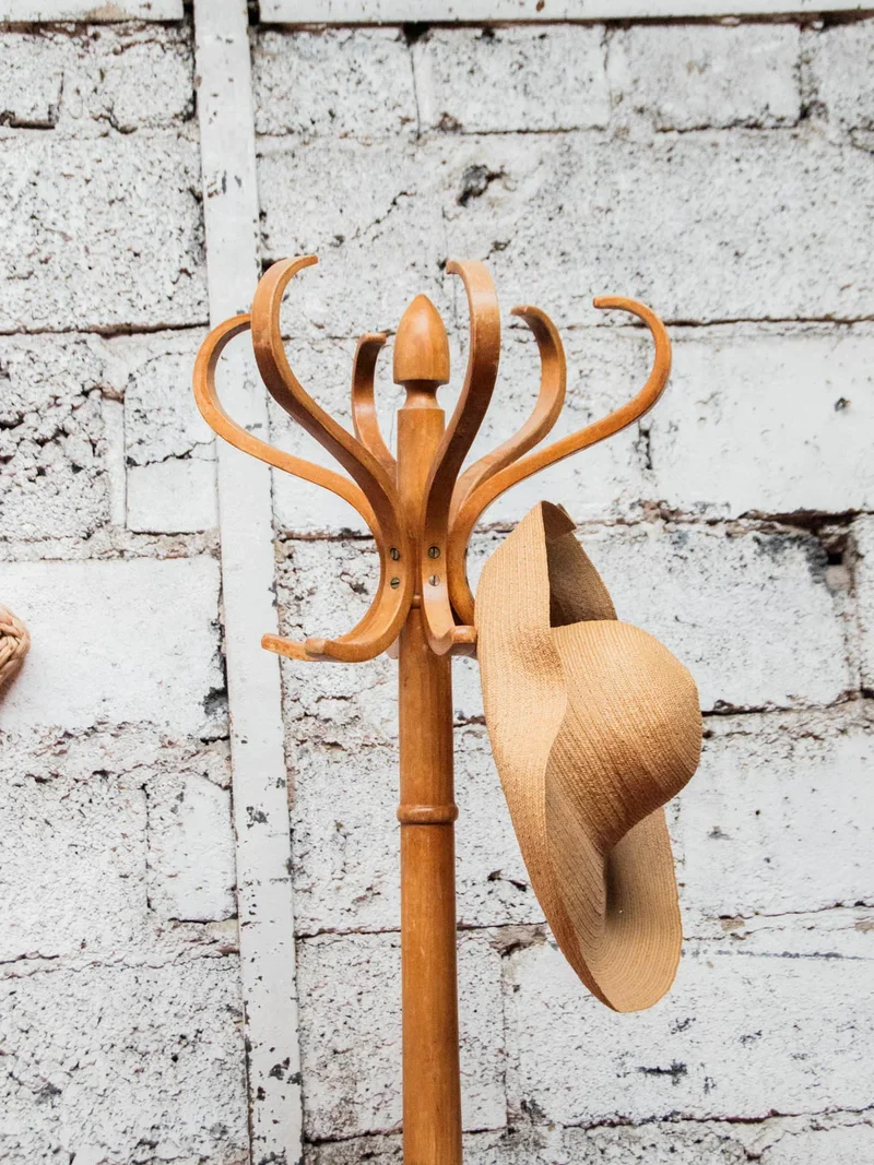 Max, le porte-manteau perroquet en bois clair N°296