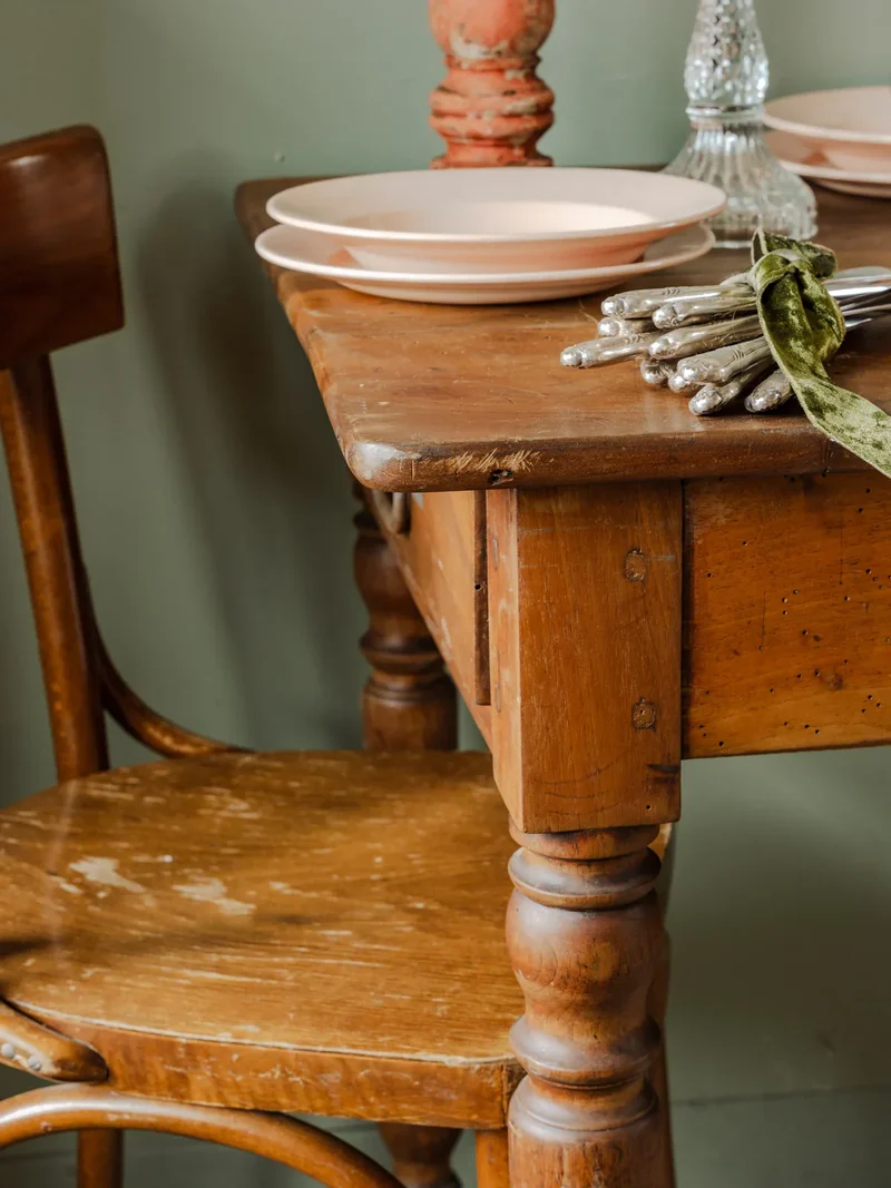 Romy, la table à manger de bistrot en bois N°662