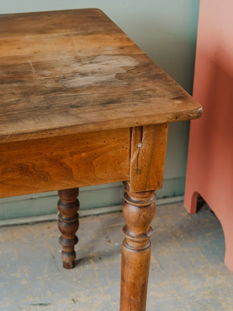 Romy, la table à manger de bistrot en bois N°662