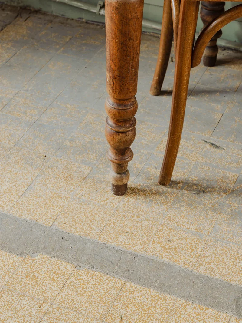 Romy, la table à manger de bistrot en bois N°662