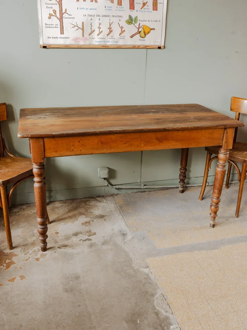 Romy, la table à manger de bistrot en bois N°662