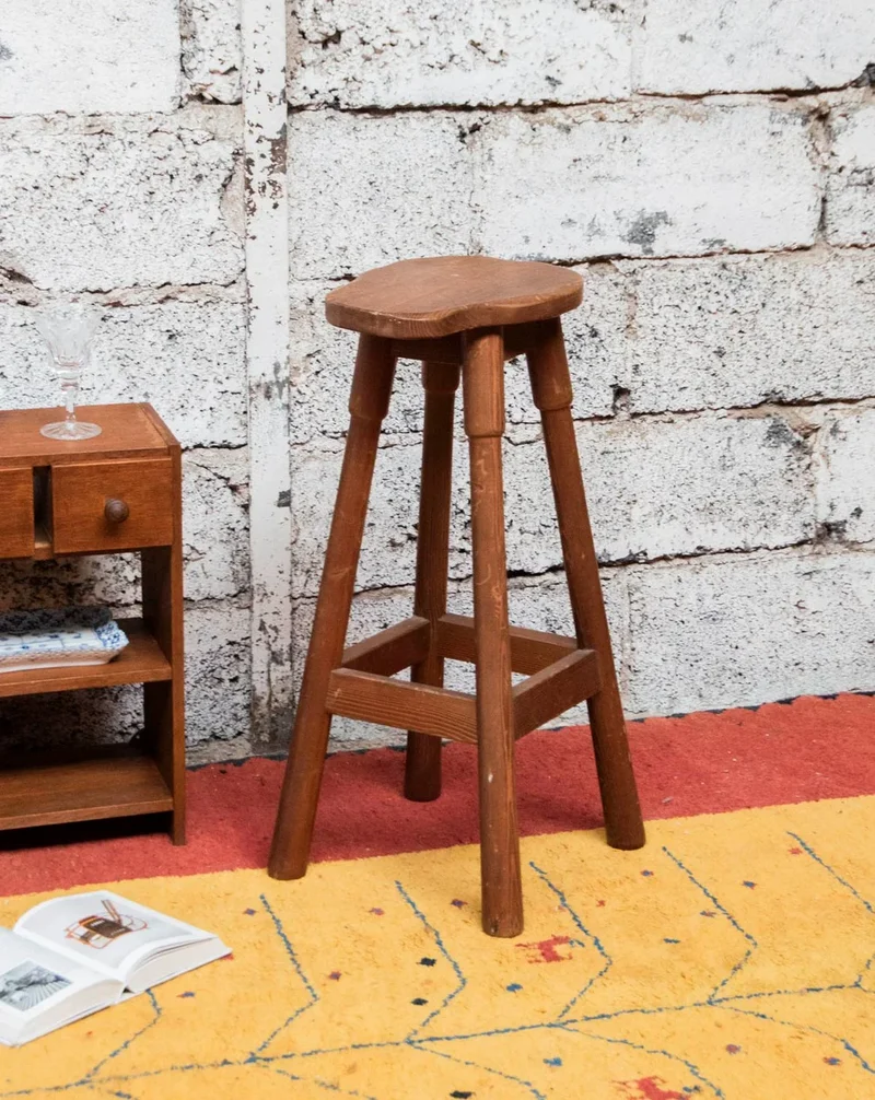 Gaston, le tabouret de bar en bois foncé N°149