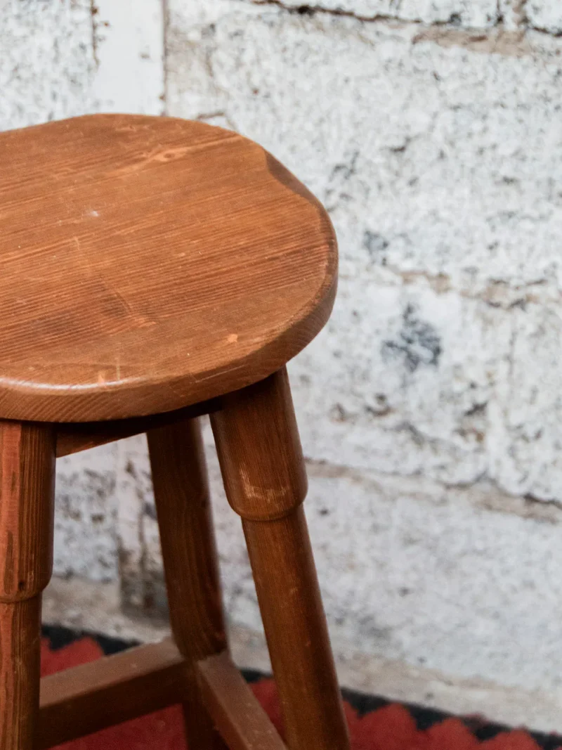 Gaston, le tabouret de bar en bois foncé N°149