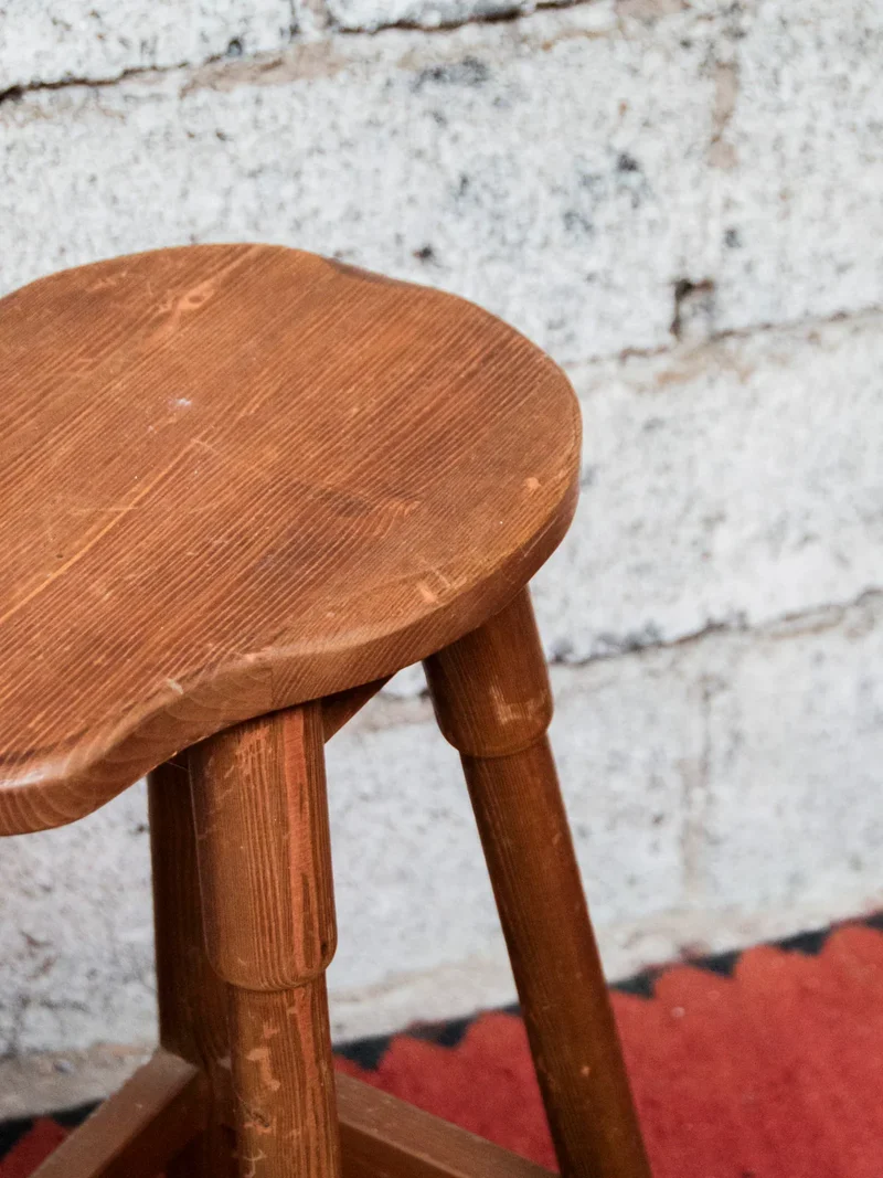 Gaston, le tabouret de bar en bois foncé N°149