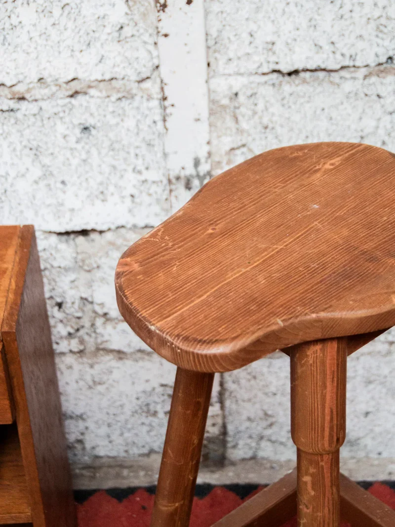 Gaston, le tabouret de bar en bois foncé N°149