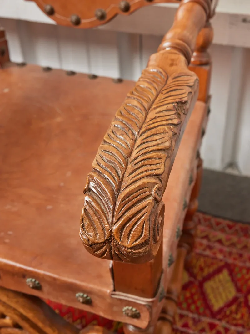Ernest, le fauteuil médiéval en cuir N°803