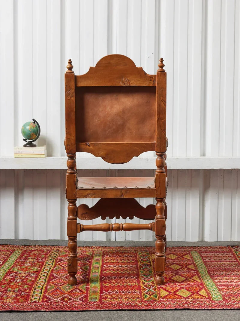 Ernest, le fauteuil médiéval en cuir N°803