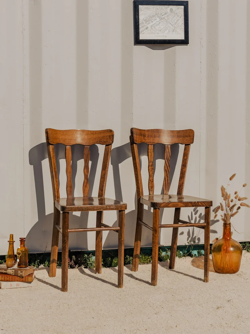 Claude, la paire de chaises en bois N°1063