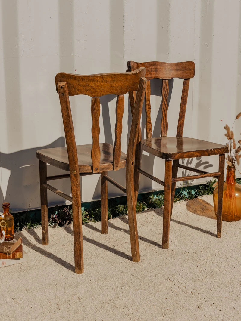 Claude, la paire de chaises en bois N°1063